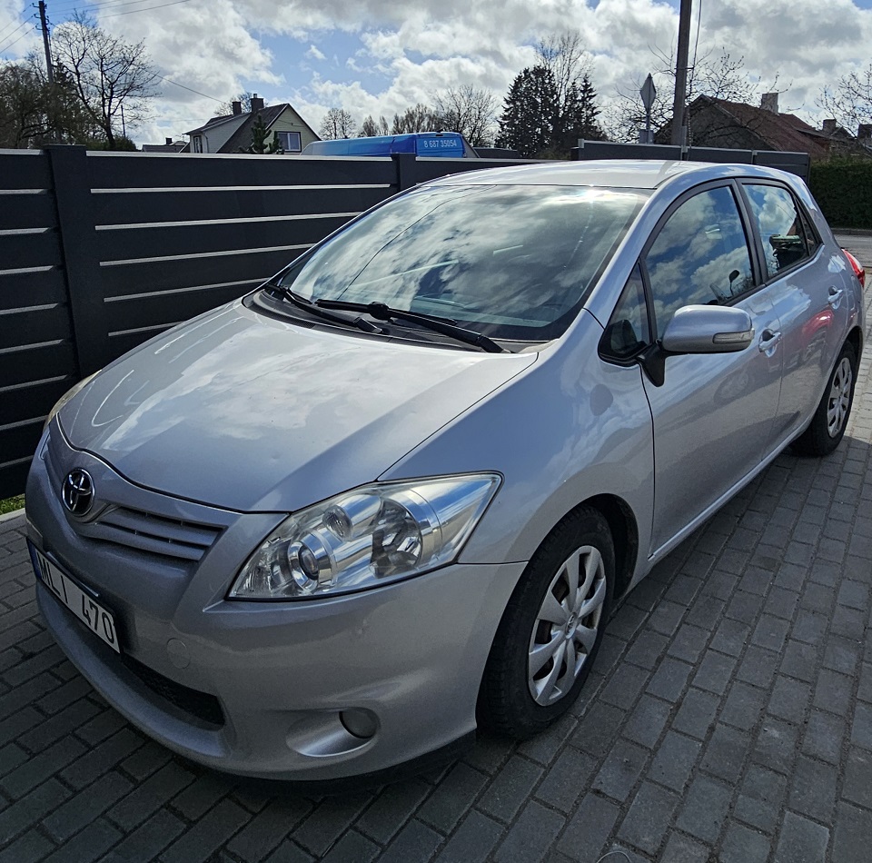 išsinuomoti Toyota Auris Plungėje